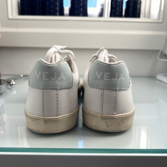 VEJA sneakers. Light blue/light teal. Worn once. Great condition!! - Picture 4 of 7